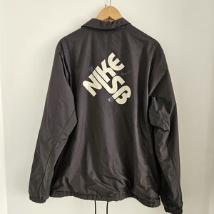 Vintagr Nike SB Windbreaker Jacket Nike Shield Large